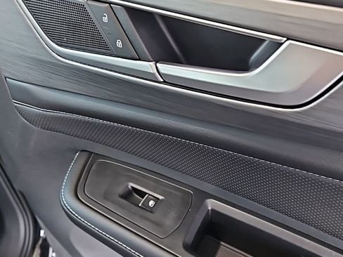 New 2026 Volkswagen Atlas Cross Sport SE image 12