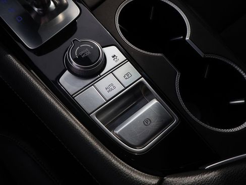 Used 2025 Genesis G70 2.5T RWD image 35