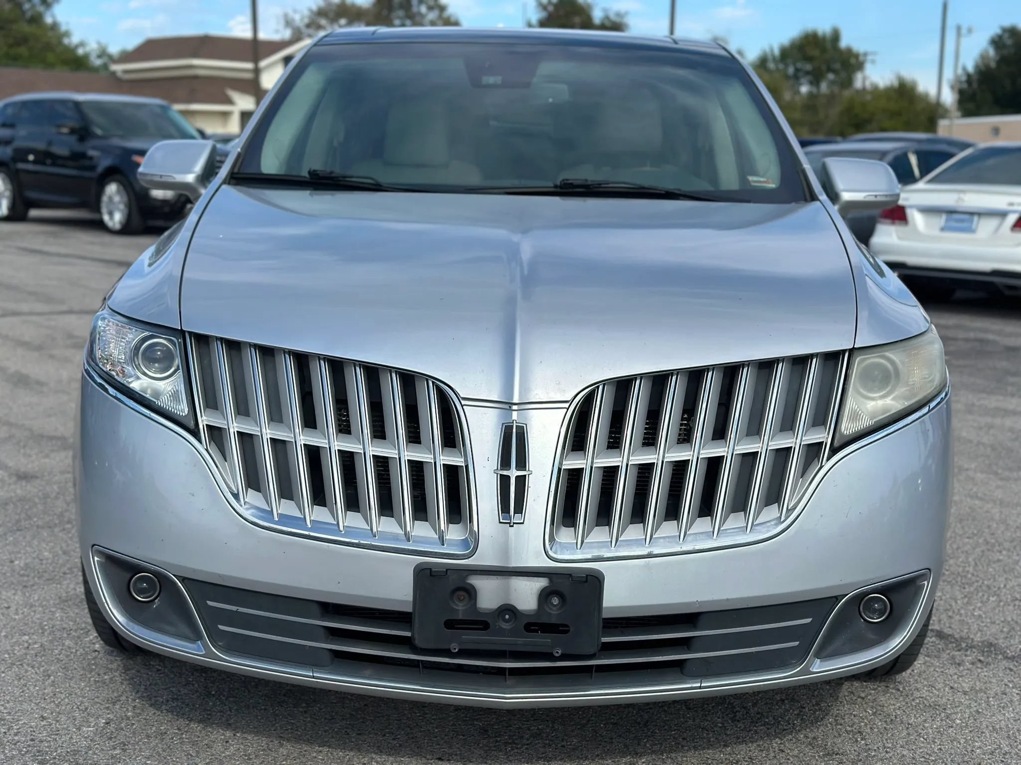 Used 2012 Lincoln MKT AWD image 3