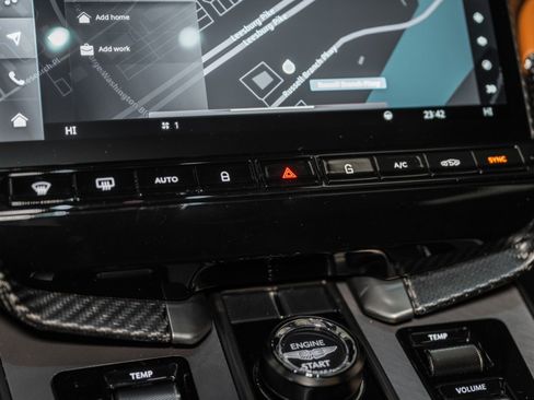 Used 2025 Aston Martin Vanquish Coupe image 24