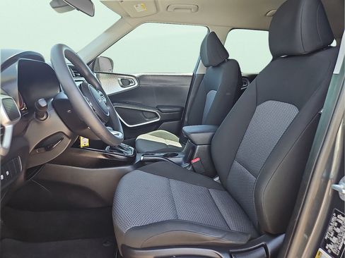 Used 2023 Kia Soul LX w/ LX Technology Package FWD image 13