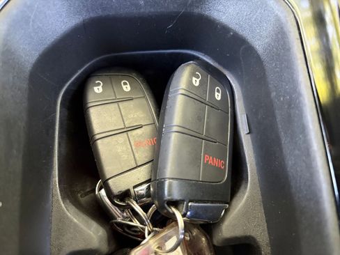 Used 2025 Jeep Compass Trailhawk AWD/4WD image 21