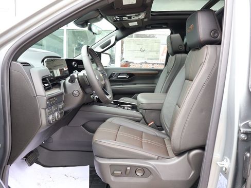 New 2026 Chevrolet Suburban High Country AWD/4WD image 14