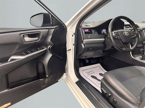 Used 2017 Toyota Camry SE image 9