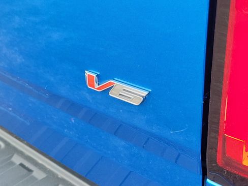 Used 2021 Chevrolet Colorado LT w/ Safety Package RWD image 9