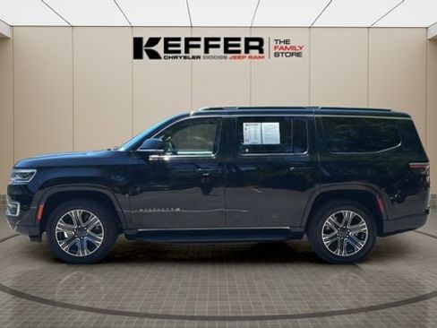 Certified 2024 Jeep Wagoneer Series II w/ Flexible Seating Group RWD image 2