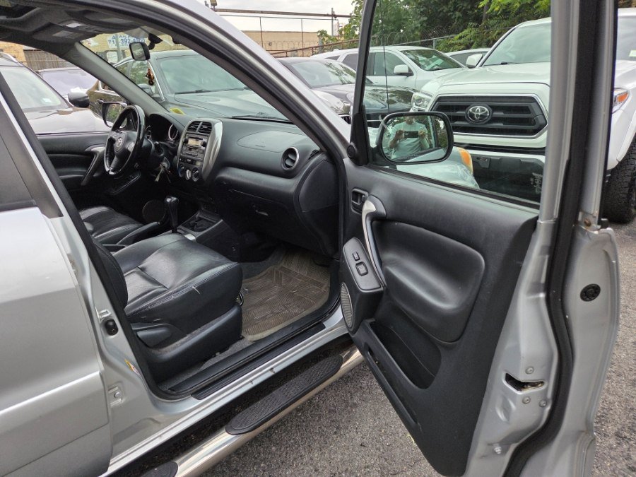 Used 2005 Toyota RAV4 4WD image 8
