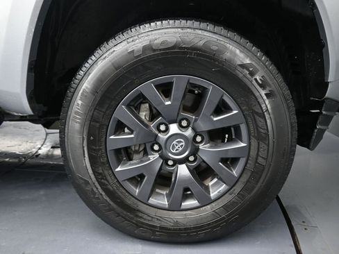 Used 2022 Toyota Tacoma SR5 RWD image 5