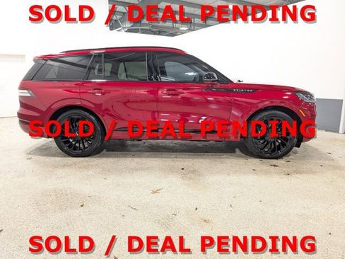 Used 2025 Lincoln Aviator Reserve w/ Equipment Group 201A image 2