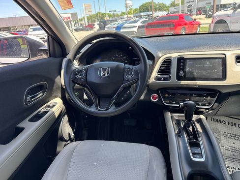 Used 2022 Honda HR-V EX image 8