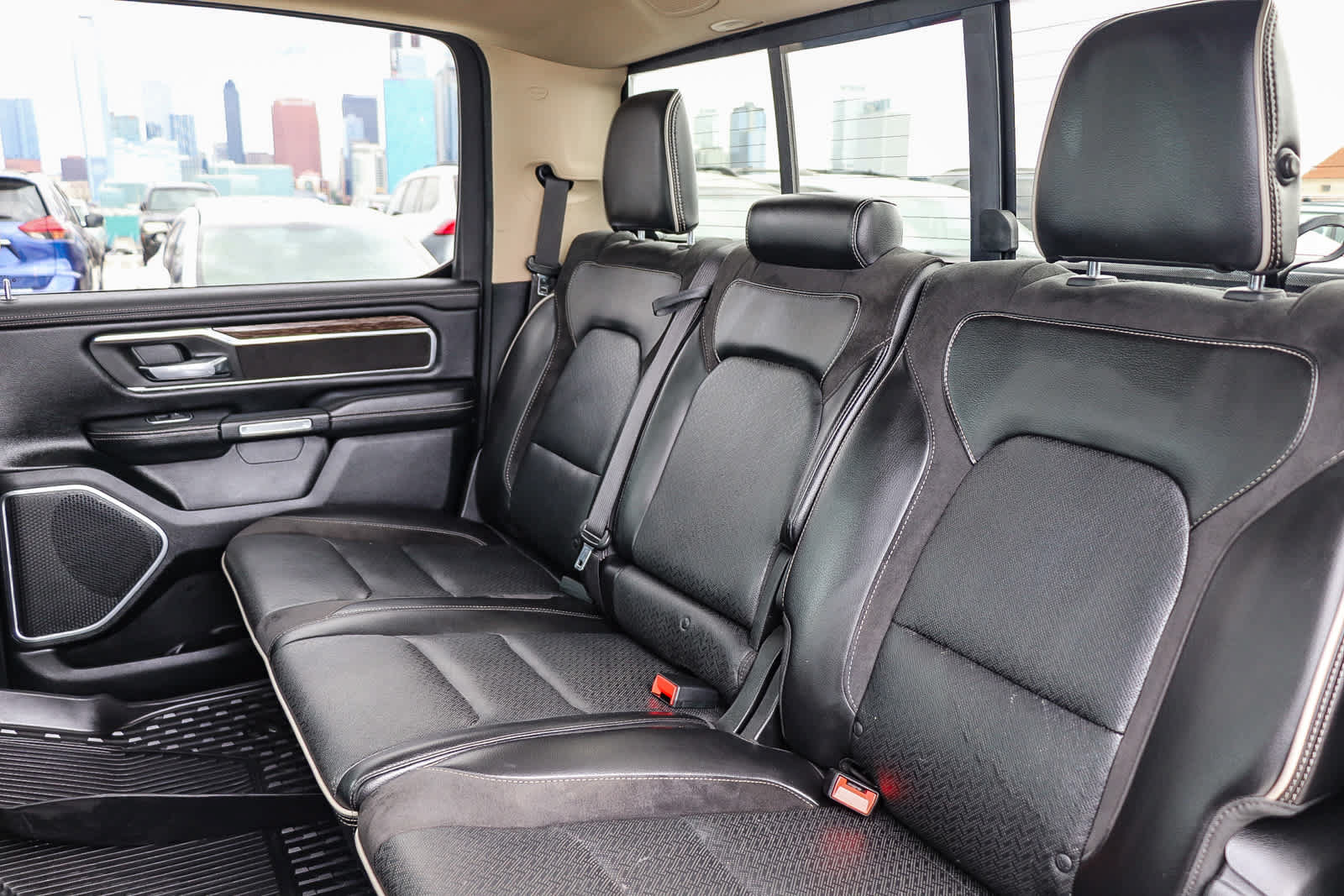 Used 2019 RAM 1500 Laramie AWD/4WD image 17