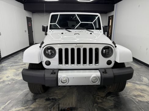 Used 2017 Jeep Wrangler Unlimited Sahara w/ Connectivity Group AWD/4WD image 14