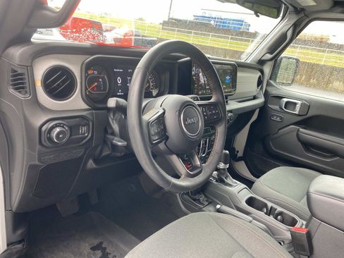 Used 2024 Jeep Wrangler Unlimited Sport AWD/4WD image 24