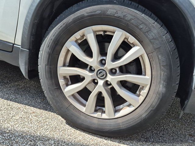 Used 2017 Nissan Rogue SV FWD image 10