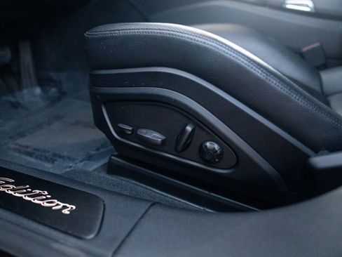Used 2023 Porsche Panamera 4 Platinum Edition image 32