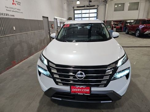 Used 2025 Nissan Rogue SL image 8