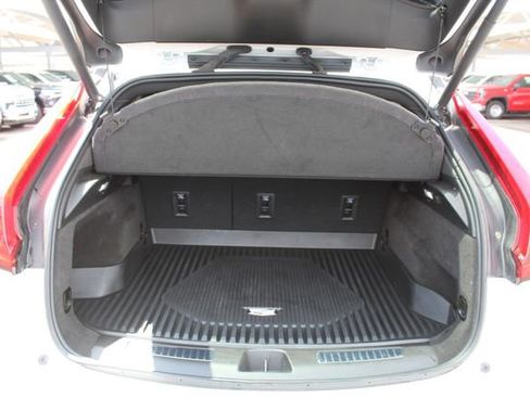 Used 2024 Cadillac XT4 Premium Luxury w/ Active Safety Package FWD image 5