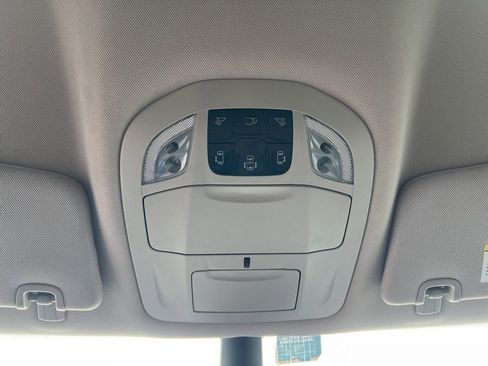 Used 2023 Chrysler Pacifica Touring-L image 24