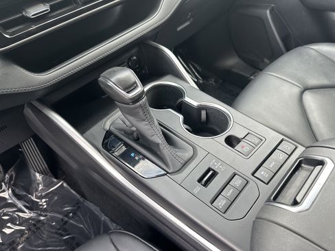 Used 2020 Toyota Highlander XLE AWD/4WD image 26