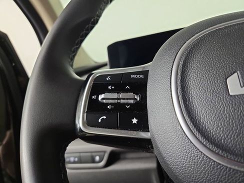 Certified 2026 Kia Carnival EX FWD image 22
