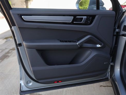 Certified 2022 Porsche Cayenne Turbo image 29