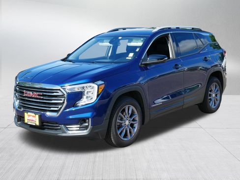Used 2023 GMC Terrain SLT AWD/4WD image 3