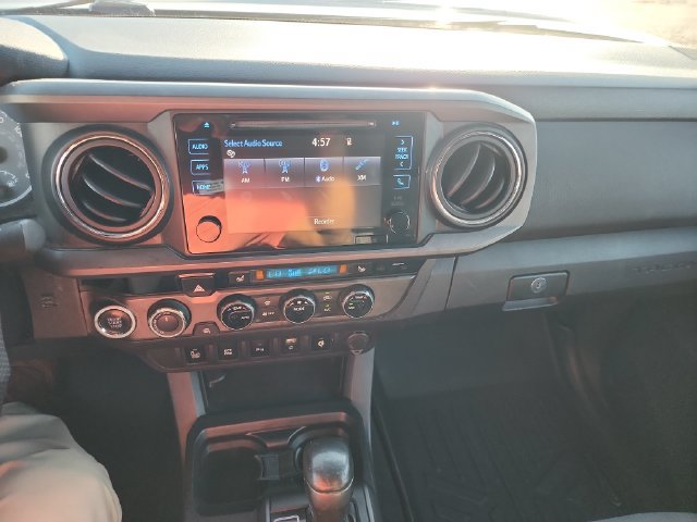 Used 2017 Toyota Tacoma TRD Off-Road AWD/4WD image 17