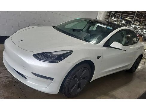 Used 2023 Tesla Model 3 Standard Range RWD image 1