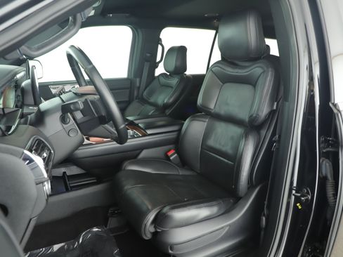 Used 2020 Lincoln Navigator 2WD image 11