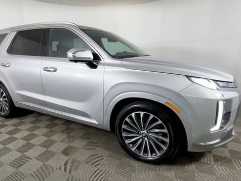 Used 2025 Hyundai Palisade Calligraphy FWD image 2