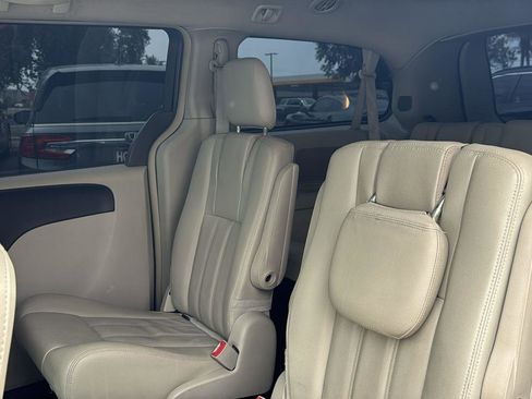 Used 2015 Chrysler Town & Country Touring FWD image 23