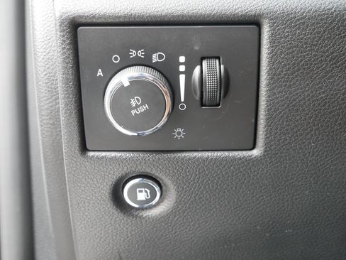 Used 2020 Jeep Grand Cherokee Overland image 8