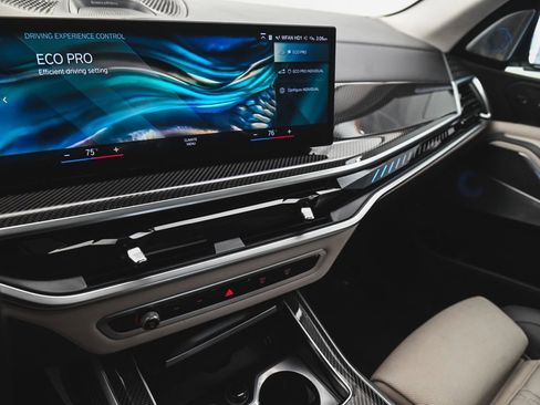 Used 2023 BMW X7 M60i w/ Executive Package image 21