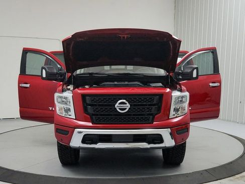 Used 2021 Nissan Titan SV w/ SV Convenience Package AWD/4WD image 10