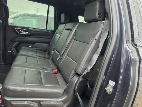 Used 2023 Chevrolet Suburban Z71 w/ Luxury Package AWD/4WD image 7