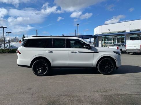 New 2026 Lincoln Navigator Reserve w/ Jet Appearance Package image 10