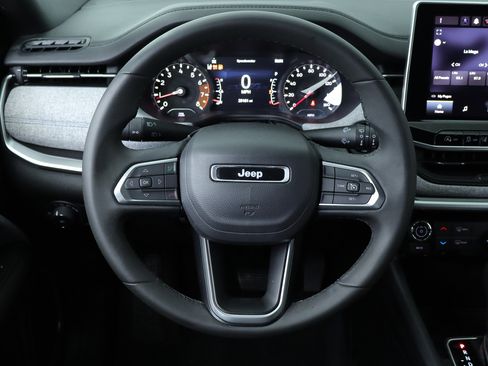 Used 2024 Jeep Compass Latitude AWD/4WD image 37