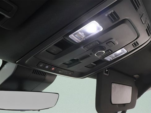 Used 2025 Chevrolet Tahoe High Country image 16