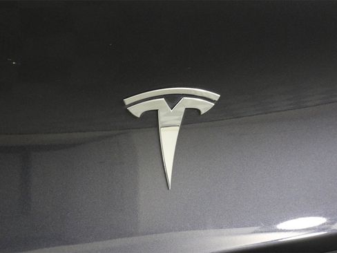 Used 2021 Tesla Model Y Long Range image 19