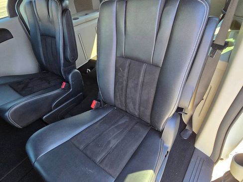 Used 2019 Dodge Grand Caravan SXT FWD image 22