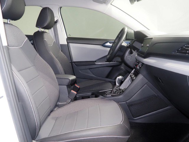 Used 2024 Volkswagen Taos SE FWD image 14