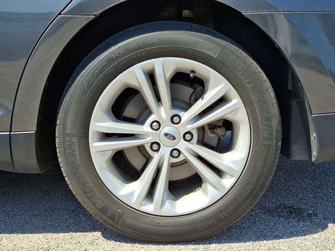 Used 2018 Ford Taurus SE FWD image 36