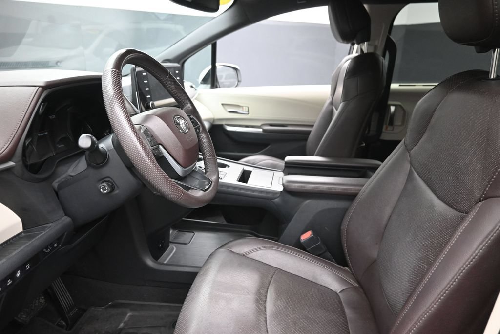 Used 2022 Toyota Sienna Platinum AWD/4WD image 16