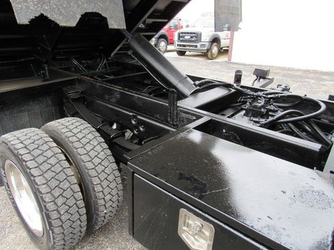 Used 2015 Ford F550 2WD Regular Cab Super Duty image 37