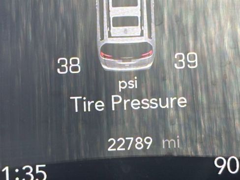 Used 2025 Chrysler Pacifica Limited FWD image 45