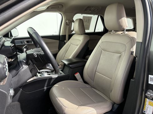 Used 2020 Ford Explorer Limited image 12