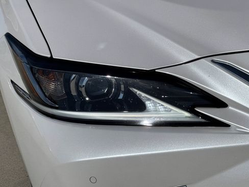 Used 2025 Lexus ES 300h w/ Premium Package FWD image 11