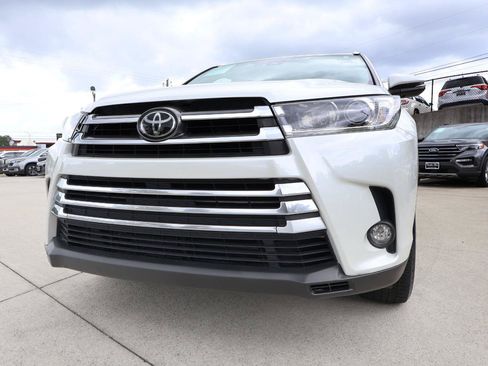 Used 2017 Toyota Highlander Limited FWD image 33