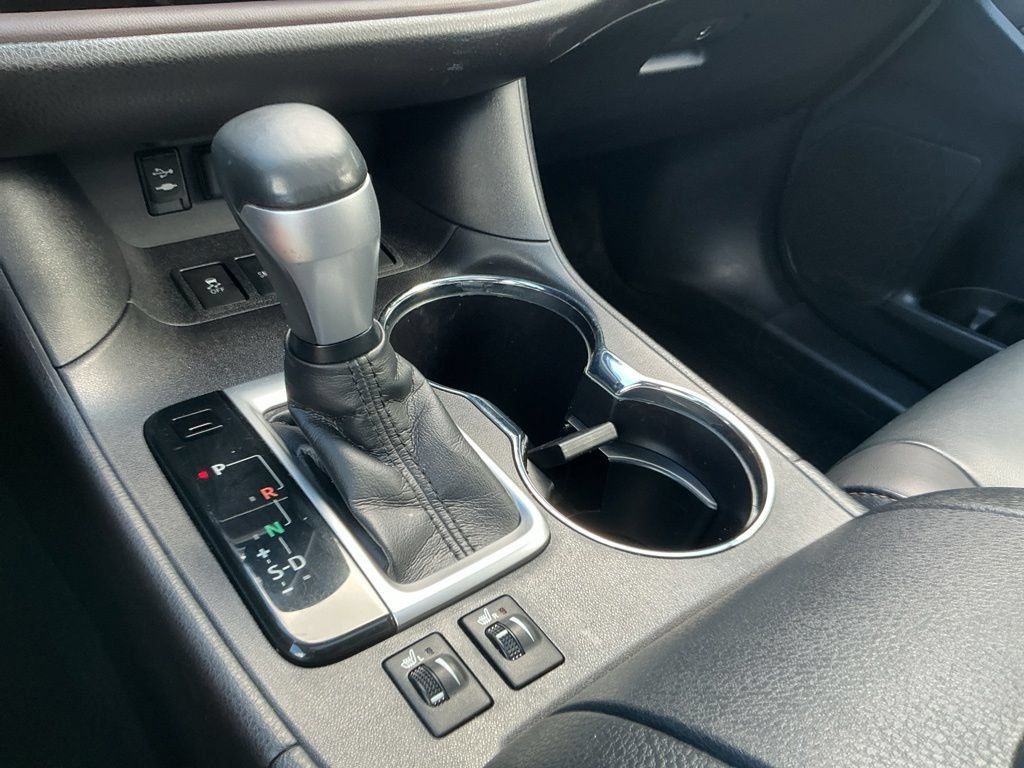 Used 2019 Toyota Highlander XLE AWD/4WD image 32