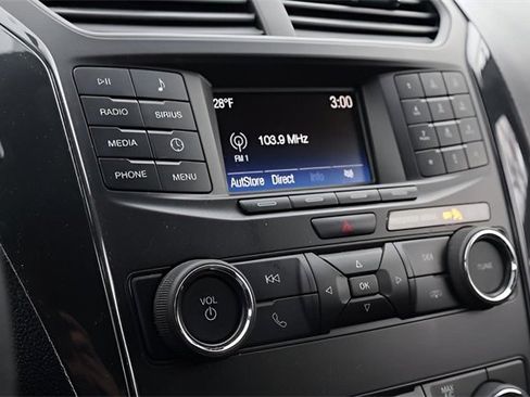 Used 2018 Ford Explorer XLT image 24